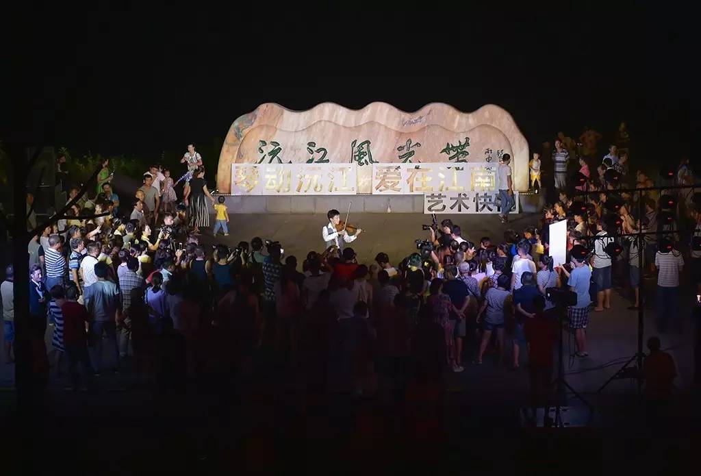 耳朵會(huì)懷孕，與藝術(shù)快閃的完美場遇