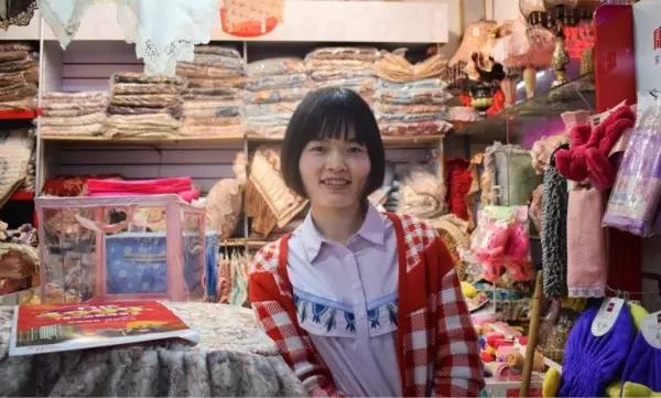 “就算現(xiàn)在橋南市場的經(jīng)濟一直在后退，可我覺得它是永遠(yuǎn)不會倒閉的。”｜講